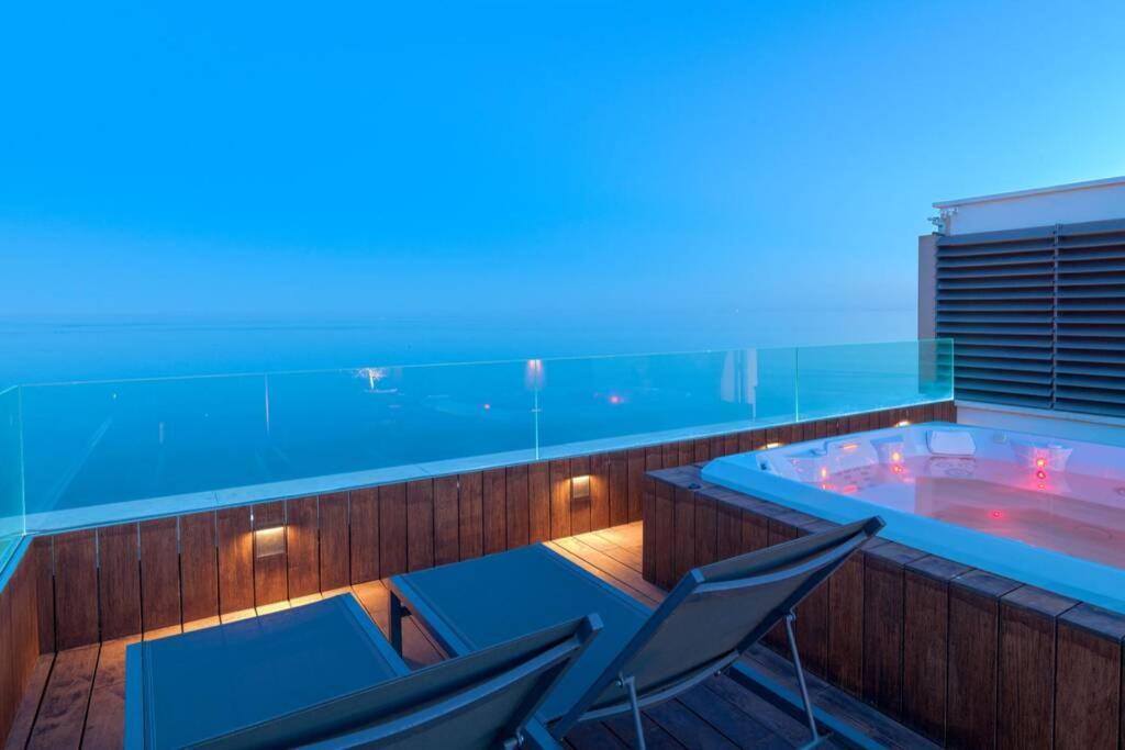 D&R Penthouse On The Beach Apartment Malaga Exterior photo